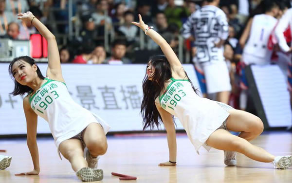 勇士111-95鹈鹕！库里赛后把话挑明，而巴特勒一大变化也成关键